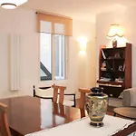 Bright Apartment In The Heart Of Paris