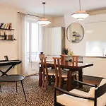 Bright Apartment In The Heart Of Paris